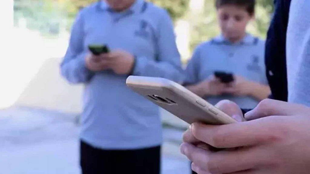 Okullarda Cep Telefonu Yasağı