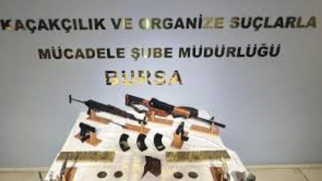  bursa'da ruhsatsız silah ve tarihi eser kaçakçılığı operasyonu 2 kişi tutuklandı