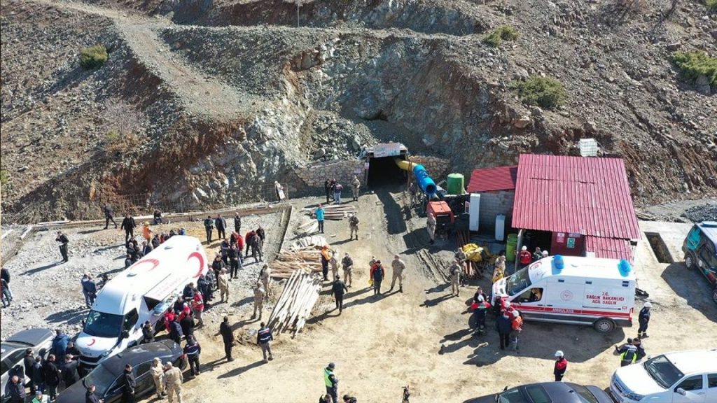 elazığ'da maden ocağında göçük İki İşçi sağ salim kurtarıldı