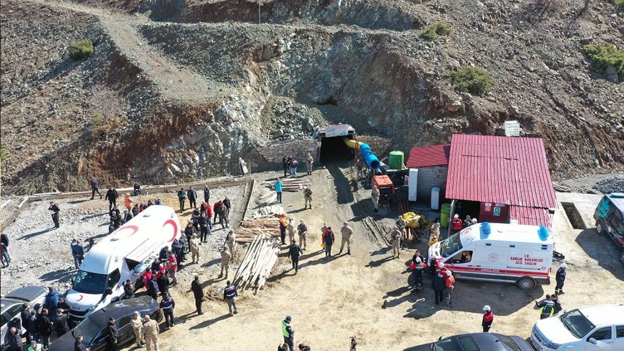 elazığ'da maden ocağında göçük İki İşçi sağ salim kurtarıldı