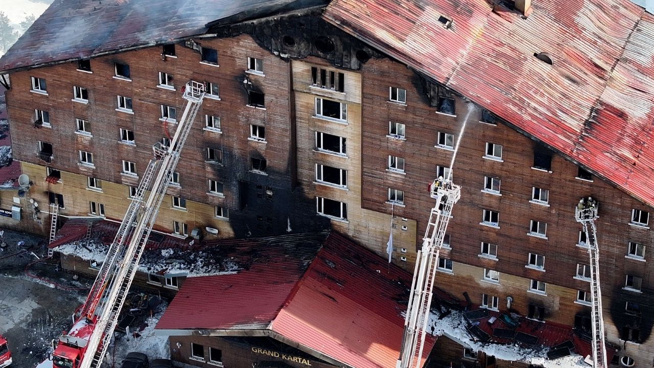 kartalkaya’daki yangınla İlgili güvenlik kamerası kaydı ortaya Çıktı 78 kişi hayatını kaybetti