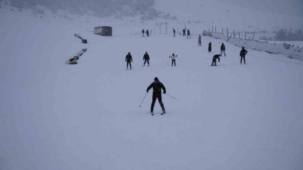 zigana dağı'nda sömestr coşkusu kayak merkezi ziyaretçi akınına uğradı!