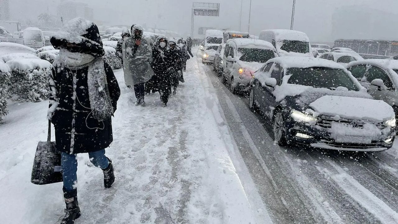 İstanbul İçin yeni kar uyarısı pazartesiden İtibaren etkili oolacak!