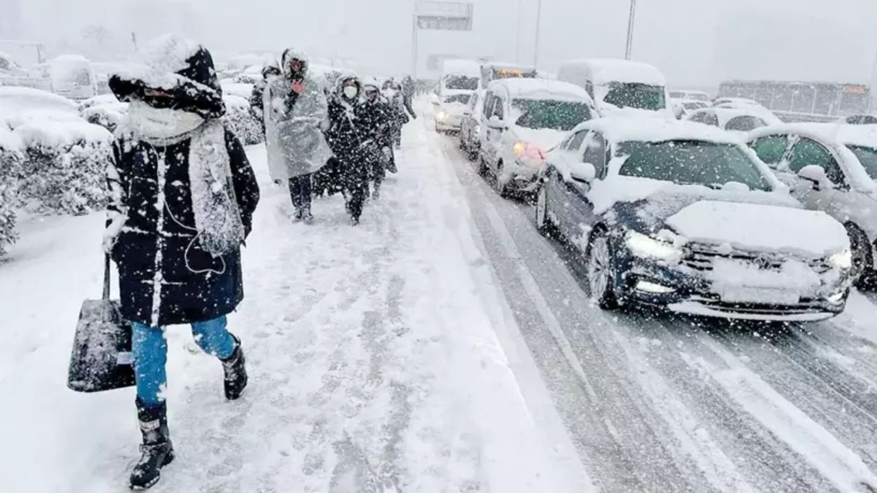 İstanbul'da kar yağışı uyarısı Şiddetini artırması bekleniyor