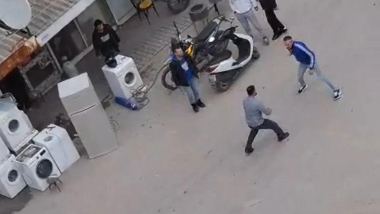 Kavgada Rakibini Bıçaklayarak Öldüren Şahıs, Güvenlik Kamerasında Görüntülendi