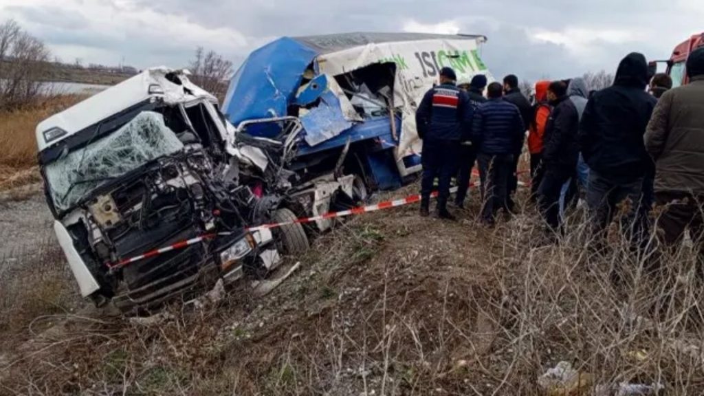  trabzon plakalı tir kazası 1 Ölü, 2 yaralı
