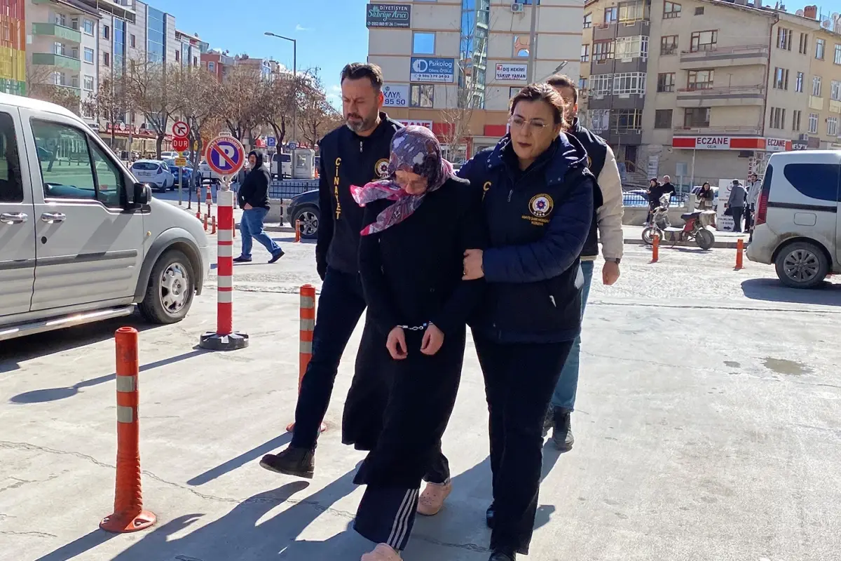 alkollu-esini-olduren-kadin-bu-kez-ailemi-18405899_2395_amp.jpg
