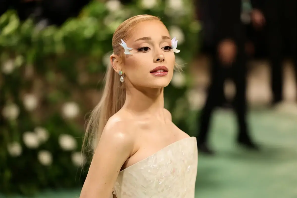 ariana-grande-nin-son-hali-hayranlarini-18406116_8999_amp.jpg