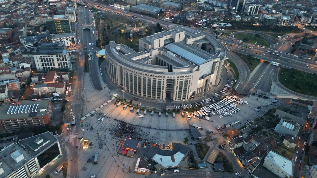 İstanbul Adalet Sarayı'nda alınan güvenlik önlemi havadan görüntülendi