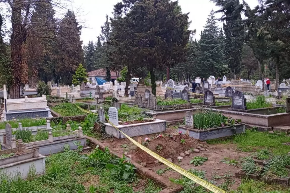 mezarlikta-akil-almaz-olay-4-kisi-hastanelik-oldu-18482675_4768_amp.jpg