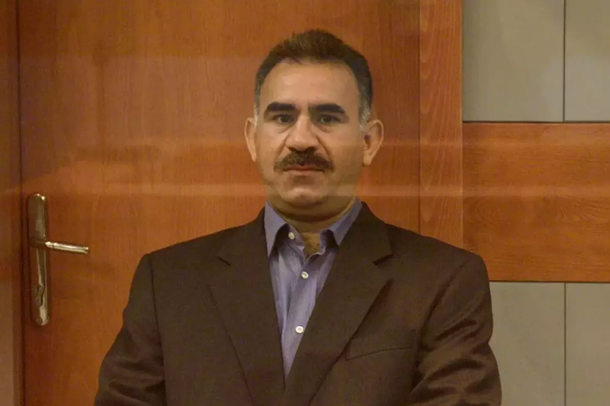 pkk-elabasi-ocalan-imrali-da-gozunden-ameliyat-18440183_409_amp.jpg
