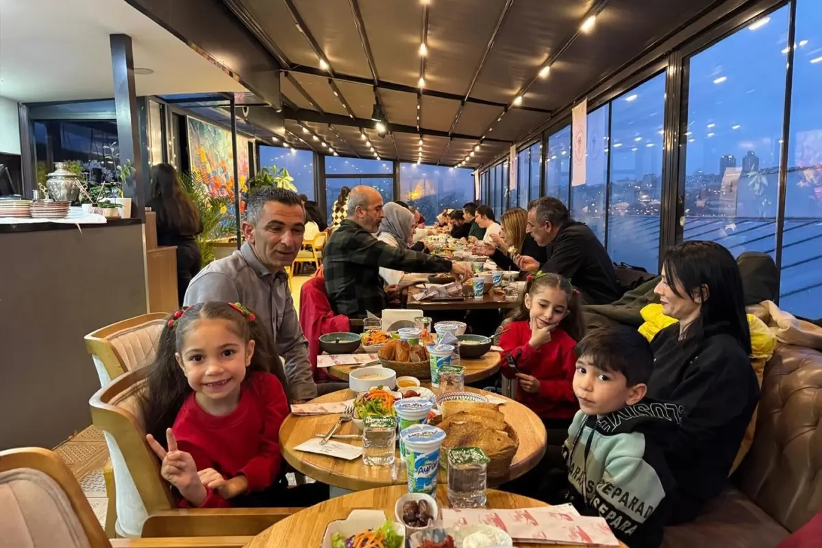 sanat-ve-dayanismanin-bulustugu-ozel-iftar-18458694_1368_amp.jpg