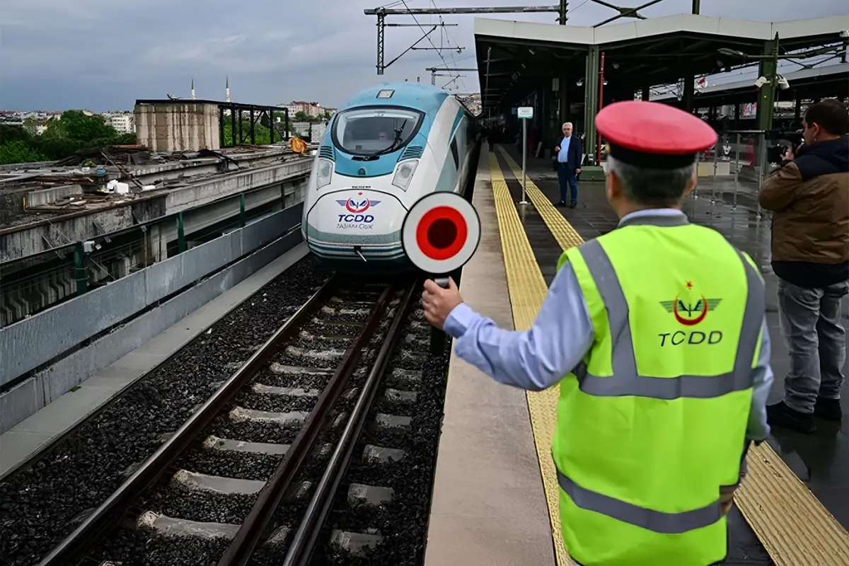 yeni-evli-ciftlere-ve-ailelere-tren-biletlerinde-18432230_8727_amp.jpg