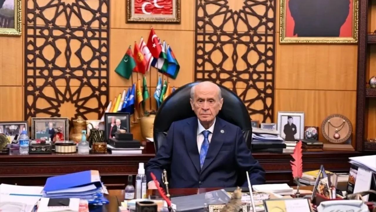 Bahçeli'nin makam odasından çekilen ilk fotoğrafı