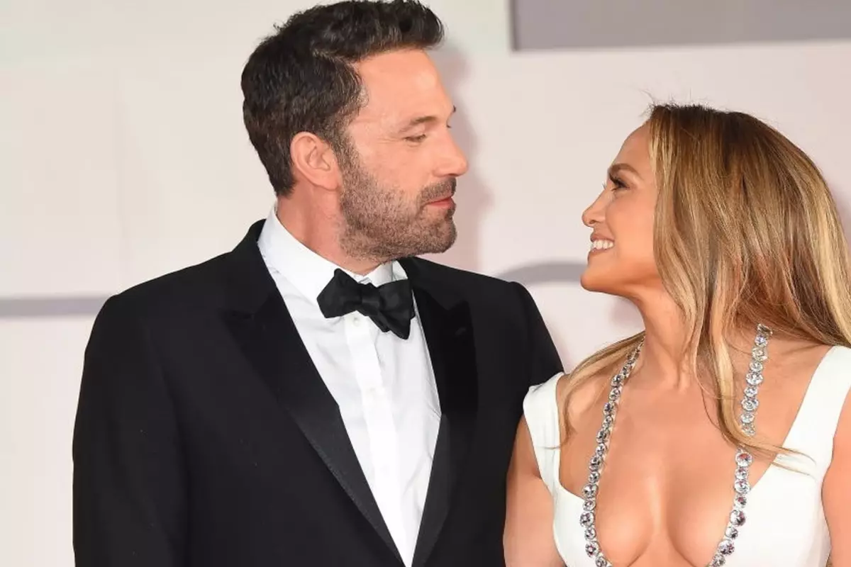 ben-affleck-ve-jennifer-lopez-in-malikane-krizi-18546121_334_amp.jpg