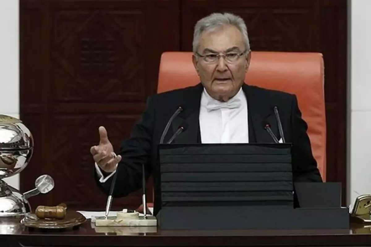 chp-kurultayinda-deniz-baykal-krizi-18495923_4213_amp.jpg