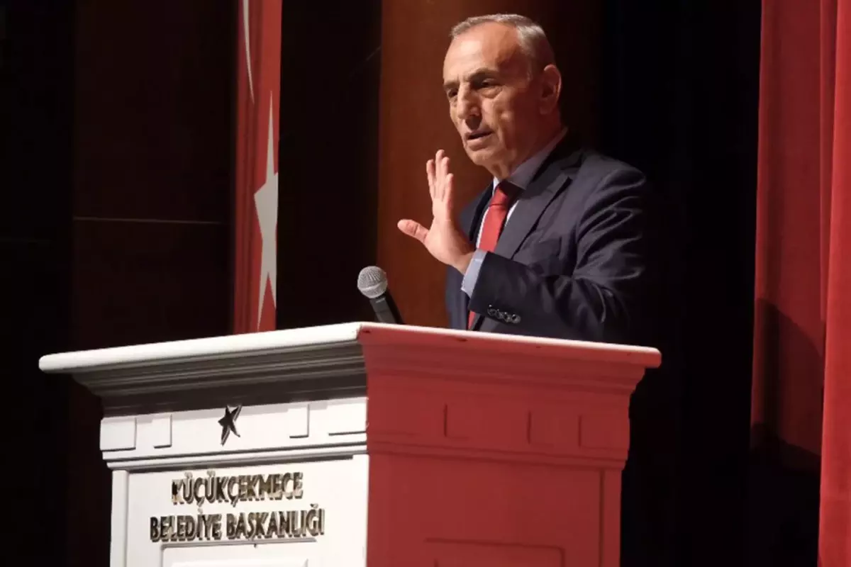 kucukcekmece-belediye-baskani-program-sirasinda-18545334_5002_amp.jpg