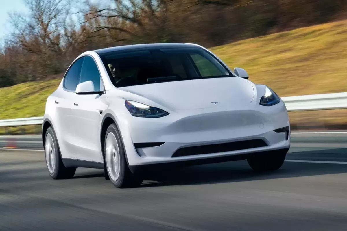 tesla-turkiye-de-yeni-modelini-satisa-cikardi-18554668_693_amp.jpg