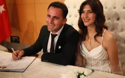 Yıldönümünde nihayet evlendiler: 12 ay bekleyişin sonu!