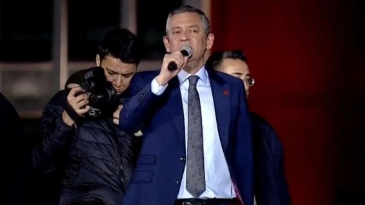 CHP lideri Özel, ikisini birlikte yuhalayın anasını!