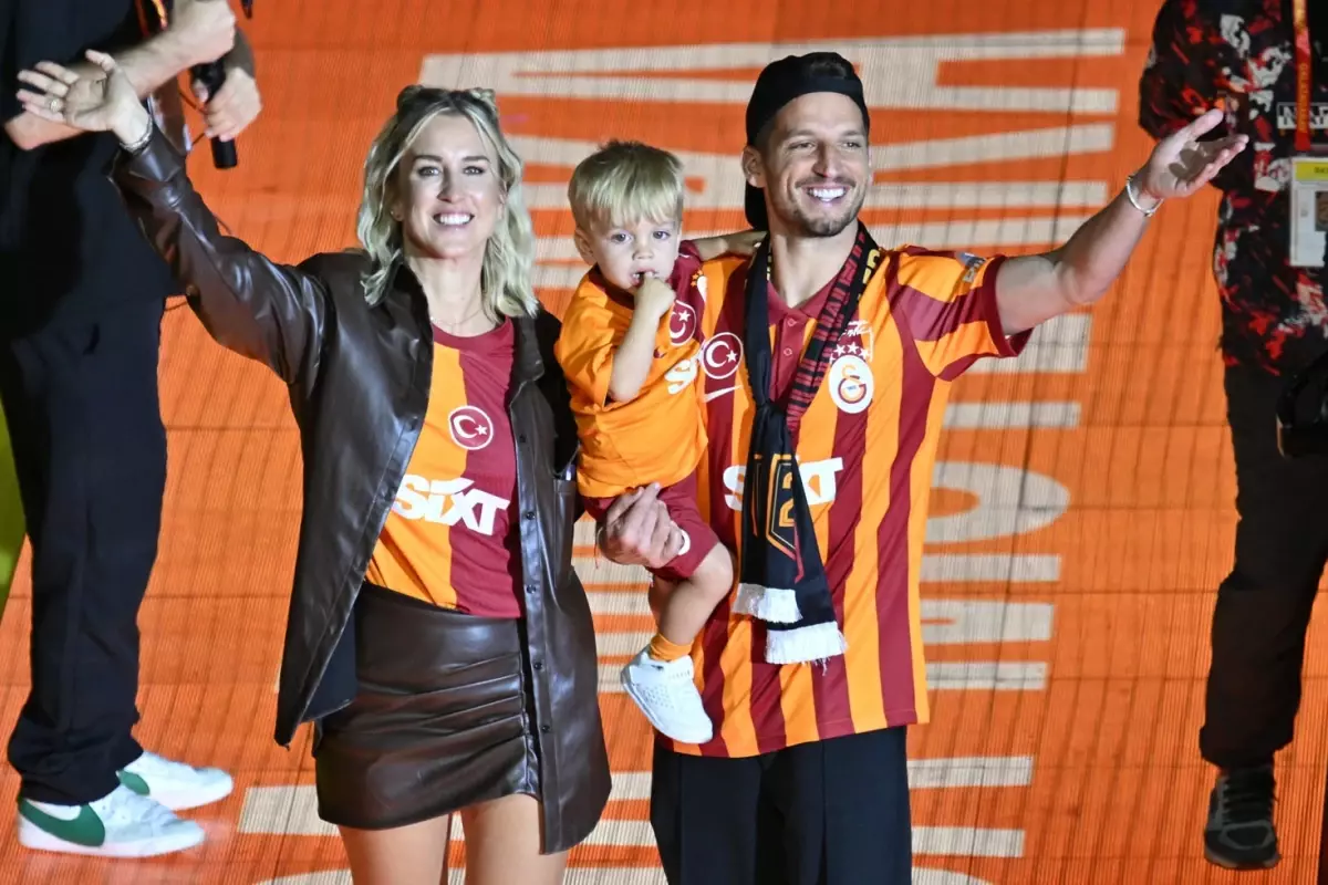 mertens-in-esi-kat-kerkhofs-galatasarayli-18660972_3196_amp.jpg