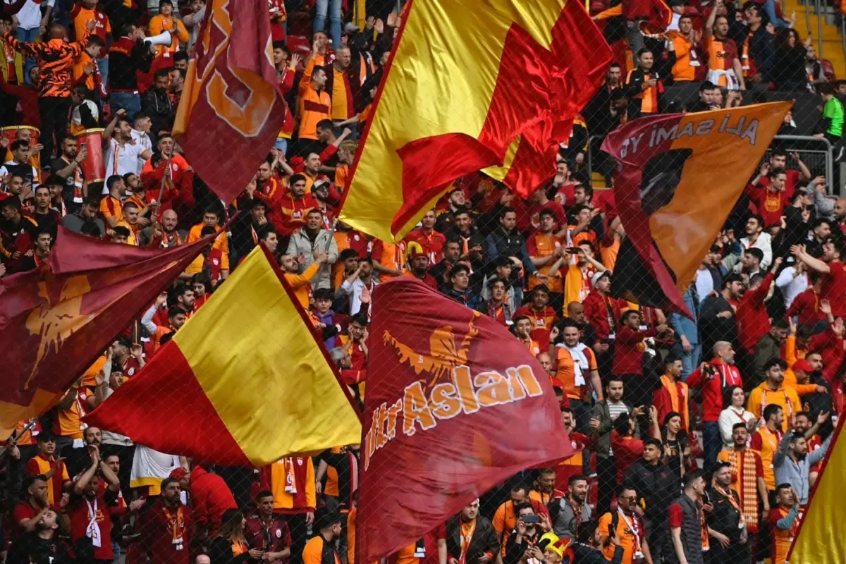 10-milyon-dolarlik-dev-gelir-galatasaray-forma-18762341_9173_amp.jpg