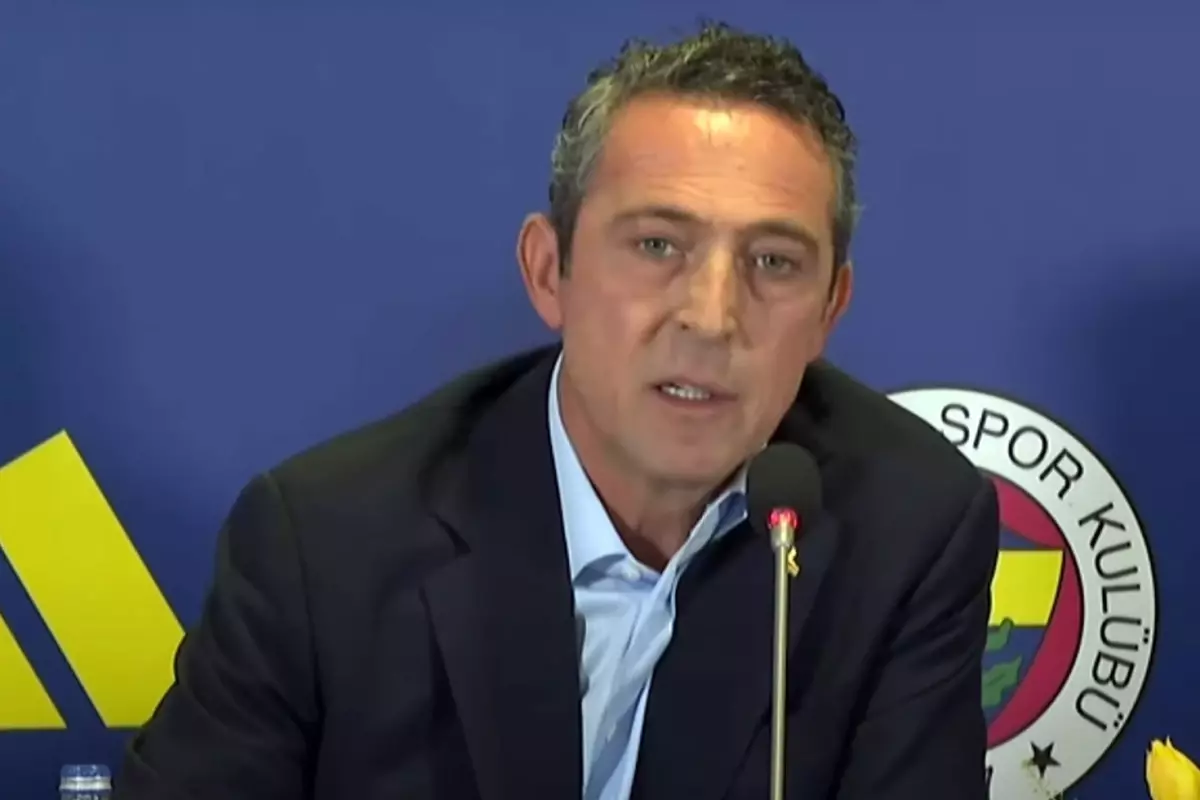 ali-koc-ustune-basa-basa-soyledi-fenerbahce-de-18765339_4843_amp.jpg