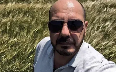Tişörtümde kene istilası! Selfi çekerken fark ettim.