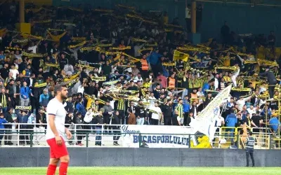 Bucaspor taraftarları borç için sokaklarda toplanıyor