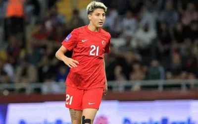Türk yıldız Kader Hançar, yurtdışına transfer oldu.