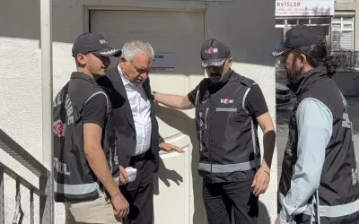 Adana Büyükşehir Belediye Başkanı Zeydan Karalar gözaltına alındı.