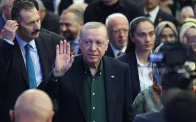 AK Parti’nin Yeni Şarkısı: Dünya Bizi Bekler