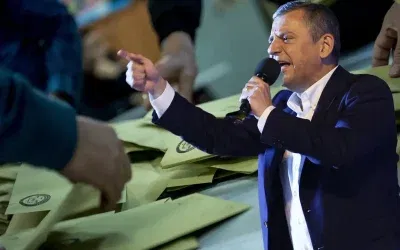 AK Partili Bozdağ, erken seçim konusunda destek verdi.