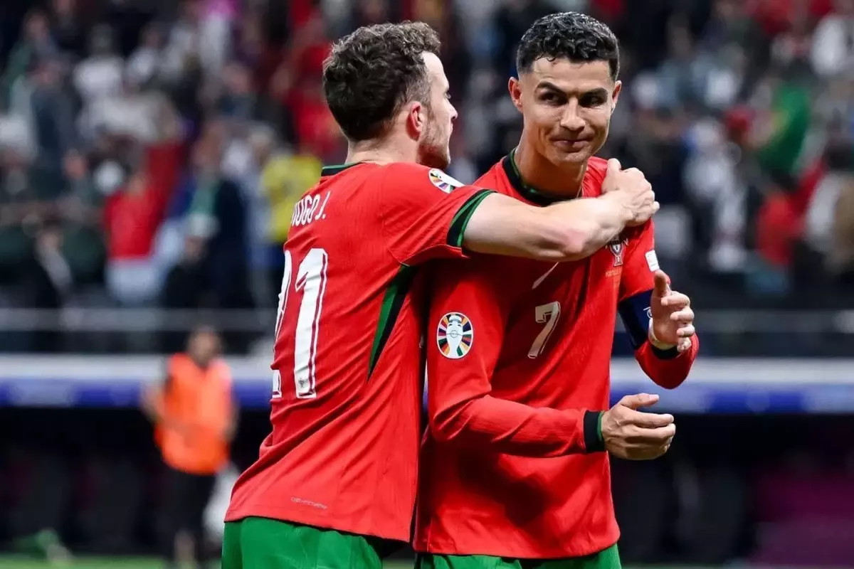 cristiano-ronaldo-dan-diogo-jota-ya-duygusal-veda-18813748_8308_amp.jpg