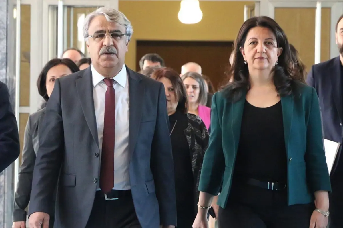 dem-parti-imrali-heyeti-bahceli-ve-ozel-i-18845550_5800_amp.jpg
