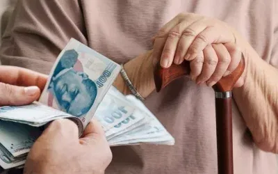 Emekliler İçin Beklenen Gün Geldi: Bugün Hesaplara Yatıyor!
