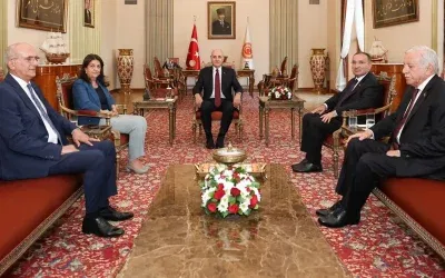 Kurtulmuş, Meclis Başkanvekilleriyle komisyon için adım attı