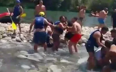 Rafting merkezinde can yeleği tartışması: Tekmeler ve yumruklar havada uçuştu