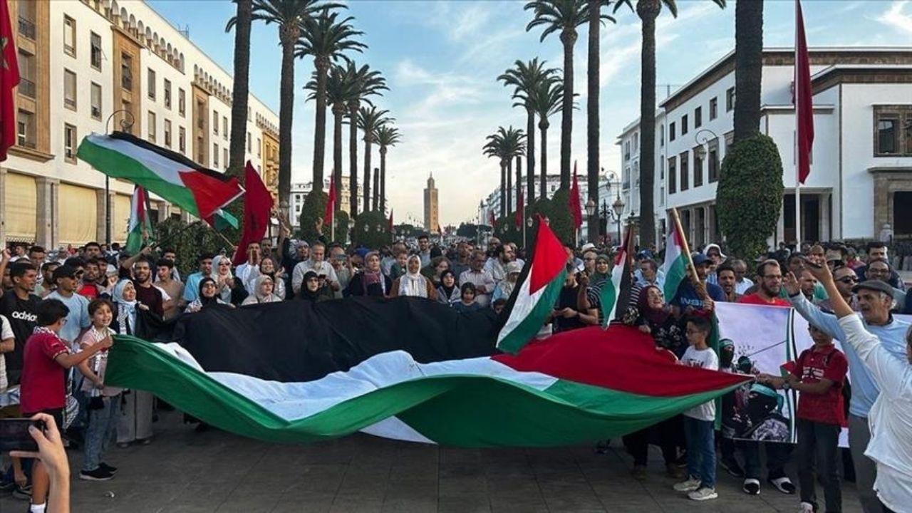 Fas Halkı İsrail'in Gazze Saldırılarını Protesto Ediyor