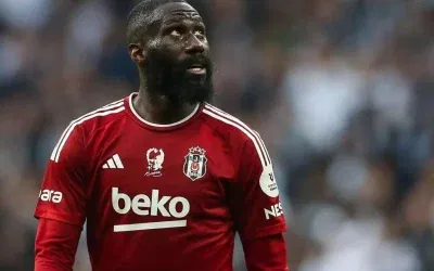 Masuaku, Beşiktaş’tan ayrılarak Premier Lig’e geri döndü
