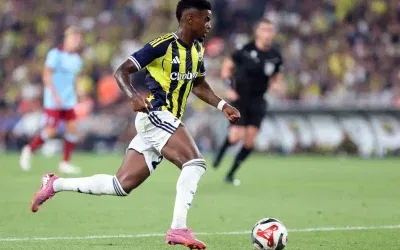 Fenerbahçe’de Semedo sakatlandı, oyuna devam edemedi.