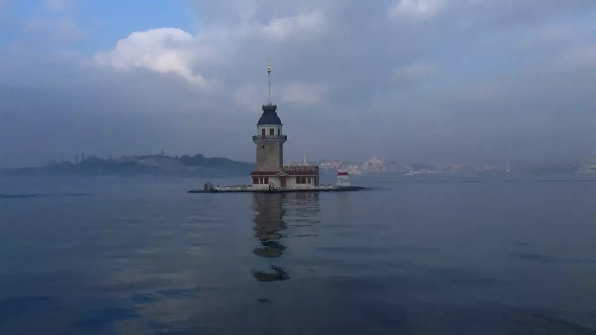 istanbul-istanbul-bogazi-nda-sis-etkili-oluyo-18995499_amp.jpg