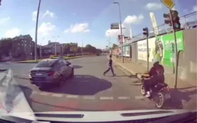 Güngören’de Yaya ve Motosiklet Çarpışması: Olay Anı Kamerada
