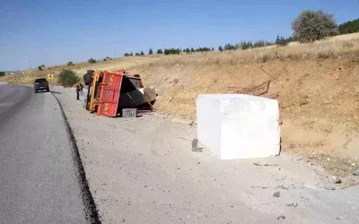 Konya’da Tır ve Motosiklet Çarpışması: 4 Yaralı
