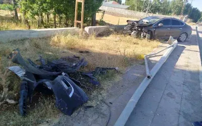 Muş’ta Kaza: Otomobil Direğe Çarptı, Bir Yaralı