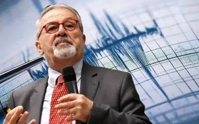 Naci Görür: “6.1 büyüklüğündeki depremin etkileri hala incelenmeli”