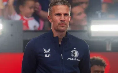 Fenerbahçe maçı öncesi Robin Van Persie’den kötü haber geldi