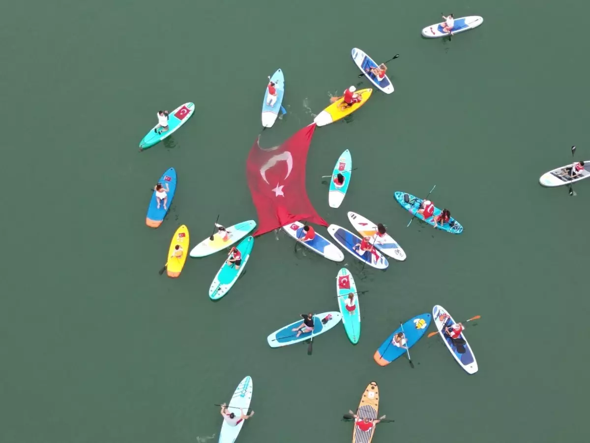 sup-board-ekibinden-iznik-golu-nde-bayrakli-z-18995651_amp.jpg