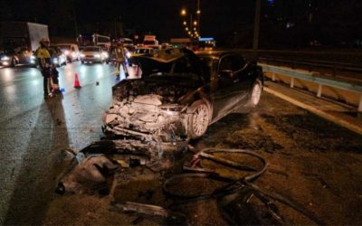 Sultangazi’de Lüks Araç Kaza Yaptı: Sürücü Firar Etti