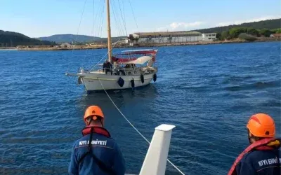 Çanakkale’de Arızalanan Tekne Kurtarıldı